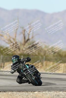 media/Dec-01-2025-Moto Forza (Mon) [[2daa91e15f]]/2-Intermediate Group/Session 3 (Turn 3)/